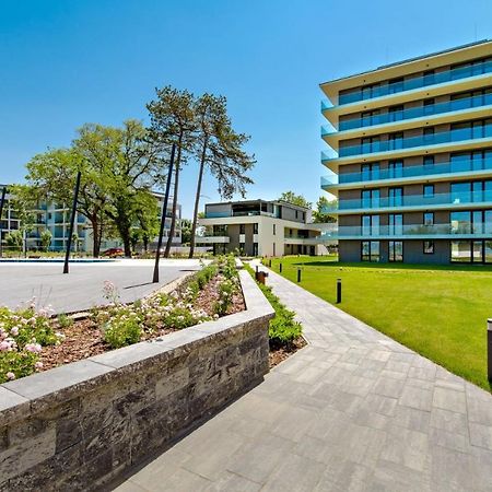 Bonnie-Premium Lelle Waterfront Private Apartment Balatonlelle Exterior photo