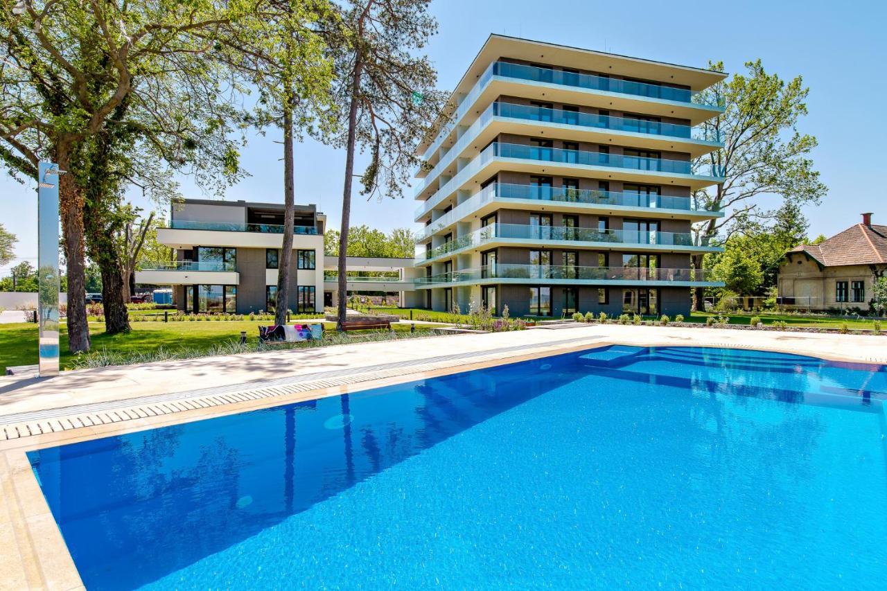 Bonnie-Premium Lelle Waterfront Private Apartment Balatonlelle Exterior photo